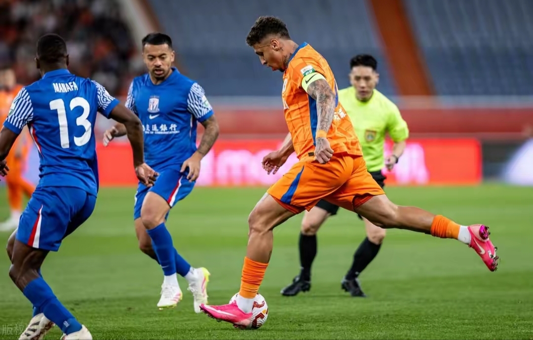 法甲赛程吃紧；成都蓉城关键时刻刷新队史纪录；态度坚定；轮换策略成焦点