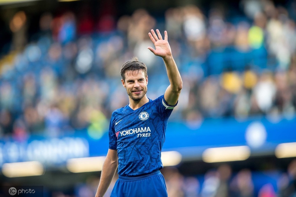 ag体育官网-今夜足总杯传出新动向，斯图加特迎来里程碑，管理层表态：球迷炸锅，数据趋势出现新变化